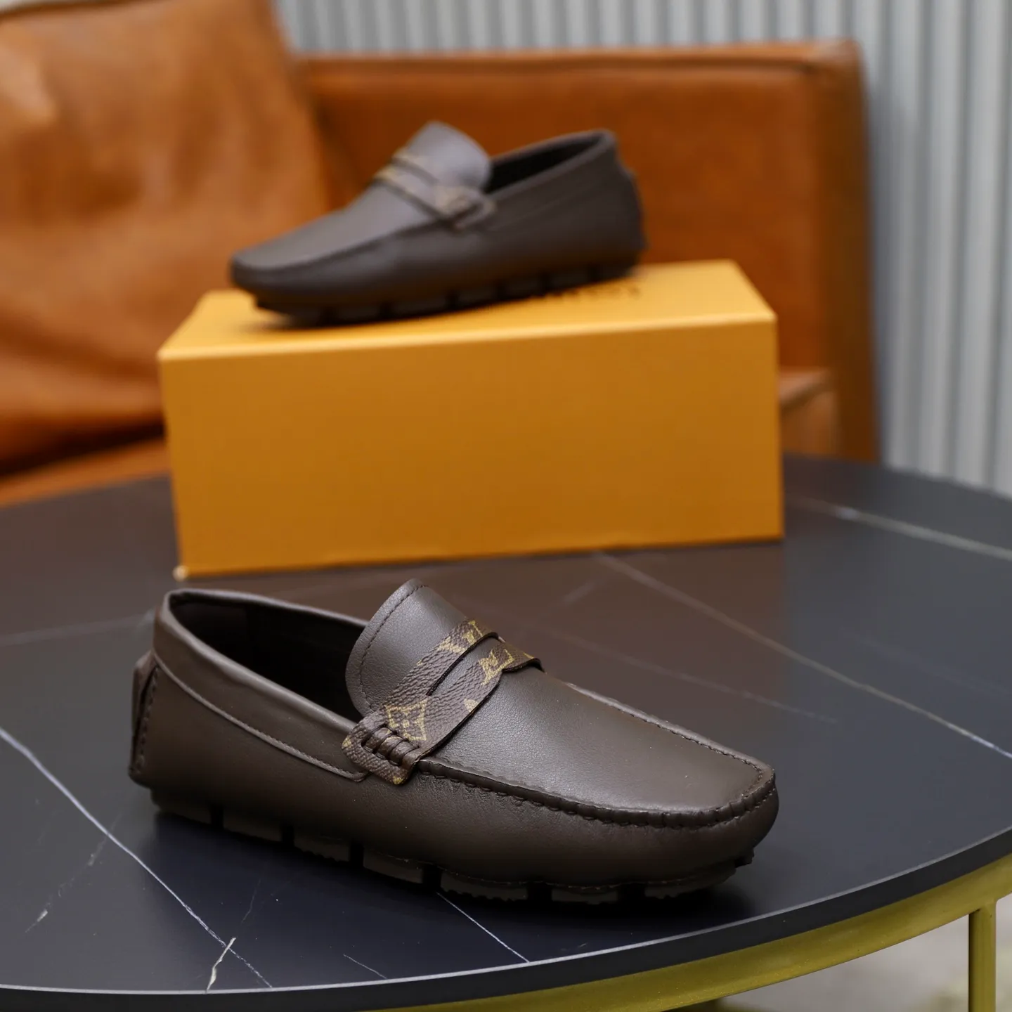 Ex-factory price: 460💰【LV】Louis Vuitton ⚠️High-end men’s driving and pedal series ⚠️38-44 (customized for 45) ⚠️All original cowhide leather! Thick and soft! Made entirely of calfskin lining! Rubber sheet anti-slip beanie sole! Three-dimensional package technology! Fashionable and classic! Handicrafts! Original high quality! Feel free to compare!